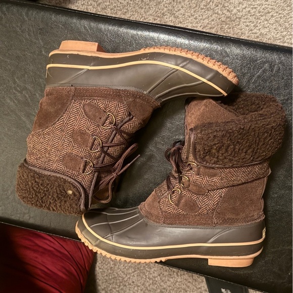 Size 10 Women's Brown Winter Boots - Picture 3 of 12